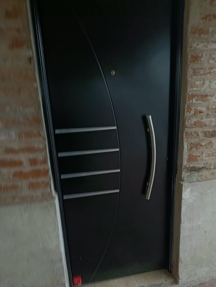 VENDO EXCELENTE DEPARTAMENTO EN BARRIO LOS PARAISOS PARTIDO DE MORENO SOBRE ASFALTO. CALLE GUATEMALA 6664