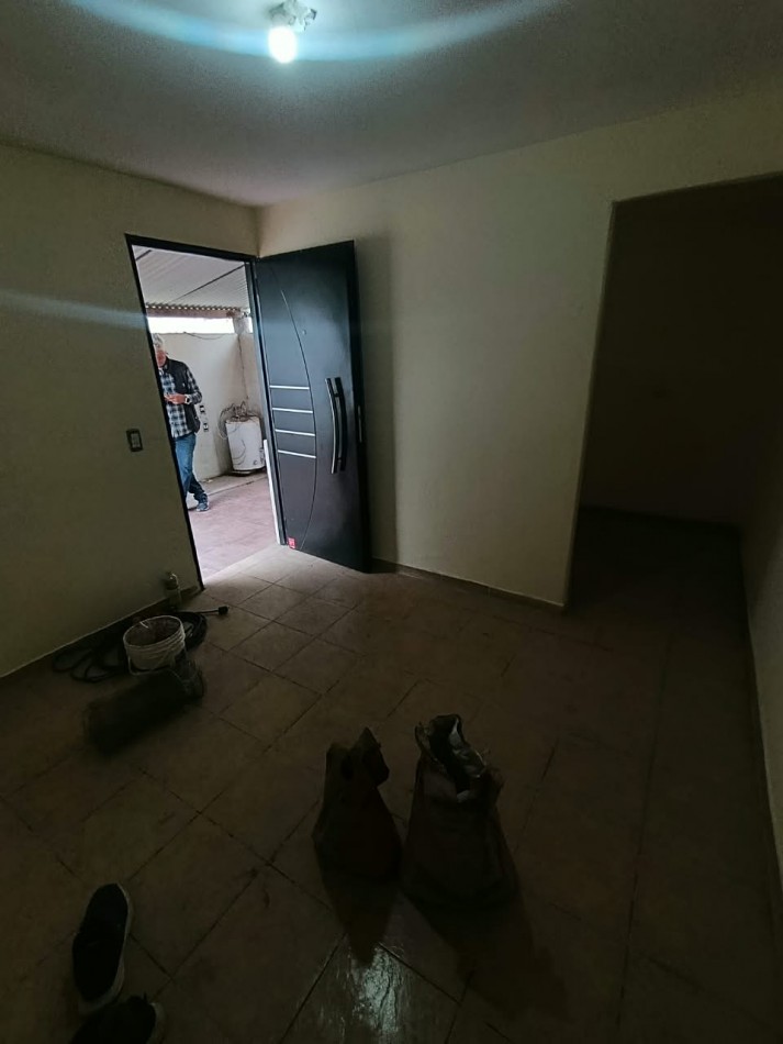 VENDO EXCELENTE DEPARTAMENTO EN BARRIO LOS PARAISOS PARTIDO DE MORENO SOBRE ASFALTO. CALLE GUATEMALA 6664