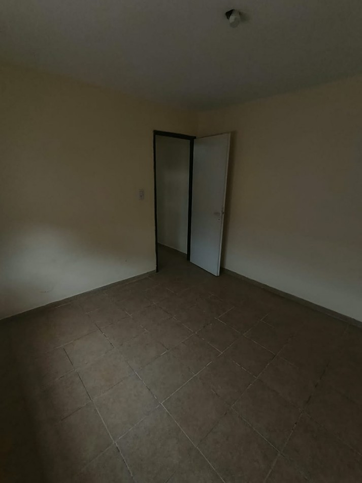 VENDO EXCELENTE DEPARTAMENTO EN BARRIO LOS PARAISOS PARTIDO DE MORENO SOBRE ASFALTO. CALLE GUATEMALA 6664