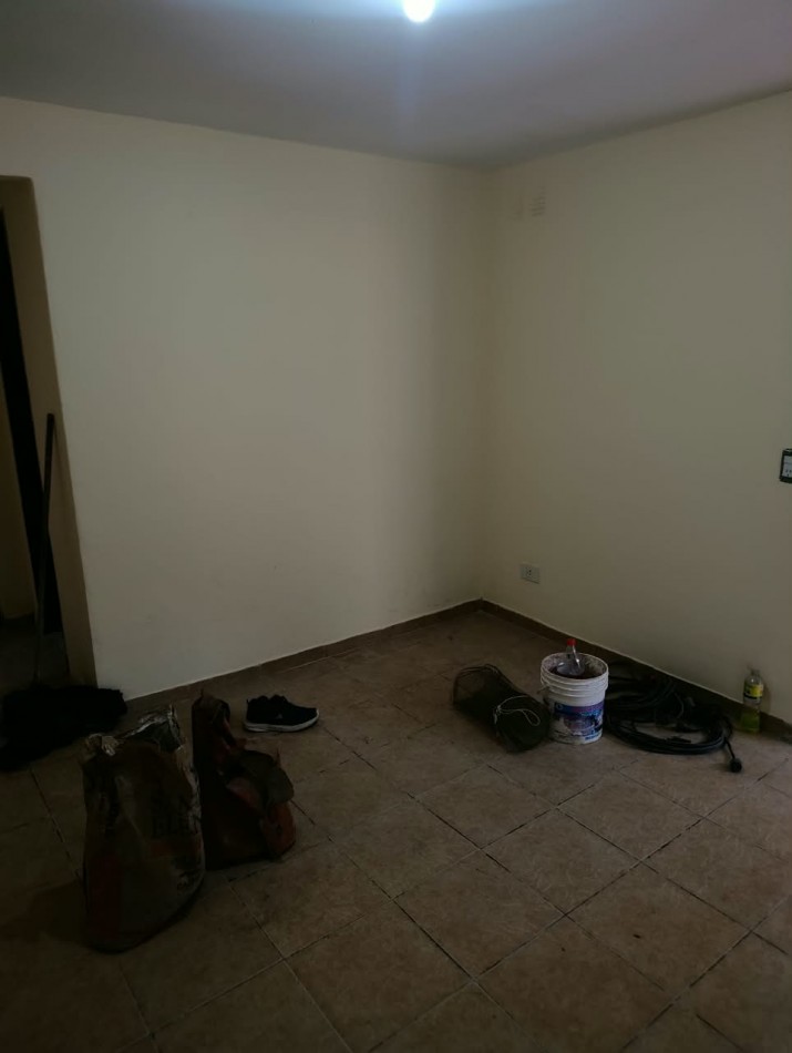 VENDO EXCELENTE DEPARTAMENTO EN BARRIO LOS PARAISOS PARTIDO DE MORENO SOBRE ASFALTO. CALLE GUATEMALA 6664