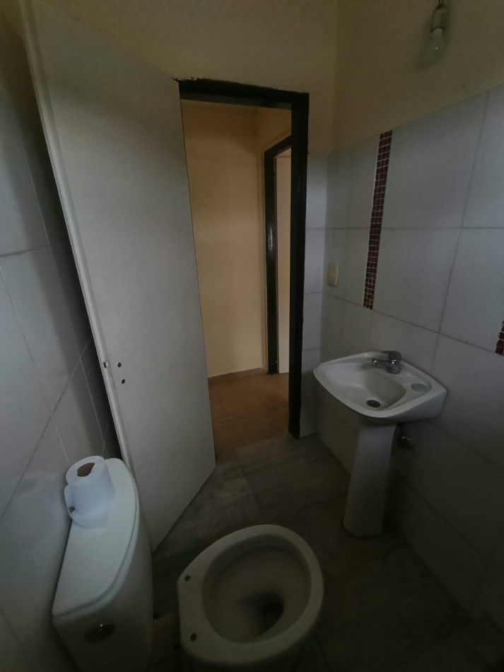 VENDO EXCELENTE DEPARTAMENTO EN BARRIO LOS PARAISOS PARTIDO DE MORENO SOBRE ASFALTO. CALLE GUATEMALA 6664