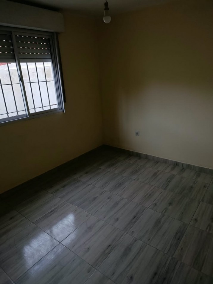 VENDO EXCELENTE DEPARTAMENTO EN BARRIO LOS PARAISOS PARTIDO DE MORENO SOBRE ASFALTO. CALLE GUATEMALA 6664