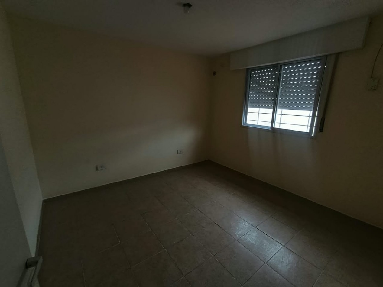 VENDO EXCELENTE DEPARTAMENTO EN BARRIO LOS PARAISOS PARTIDO DE MORENO SOBRE ASFALTO. CALLE GUATEMALA 6664