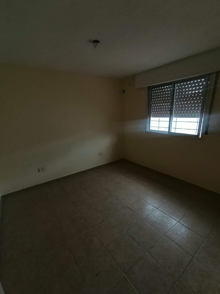 VENDO EXCELENTE DEPARTAMENTO EN BARRIO LOS PARAISOS PARTIDO DE MORENO SOBRE ASFALTO. CALLE GUATEMALA 6664