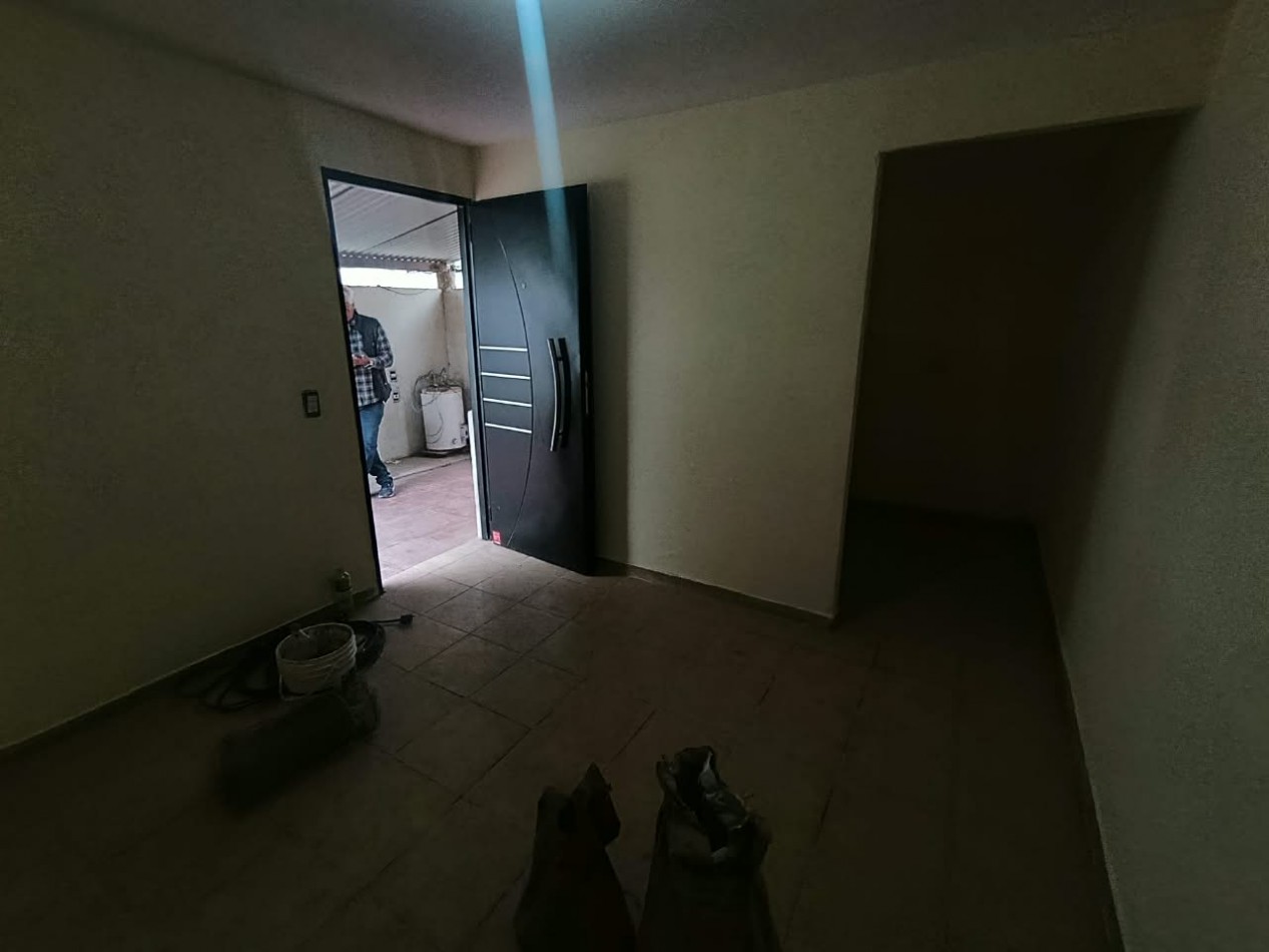 VENDO EXCELENTE DEPARTAMENTO EN BARRIO LOS PARAISOS PARTIDO DE MORENO SOBRE ASFALTO. CALLE GUATEMALA 6664