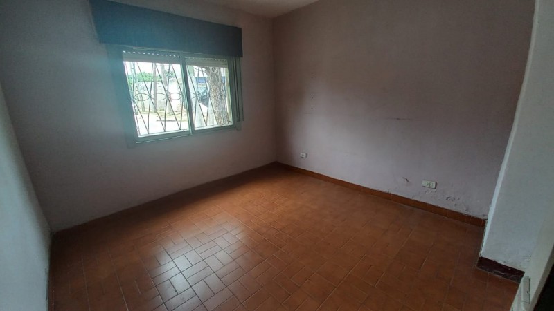  ( A L Q U I L A D O ) HERMOSA PROPIEDAD CON 2 DORMITORIOS SOBRE AVENIDA MARCOS DEL BUENO 1044 BARRIO LA PERLITA