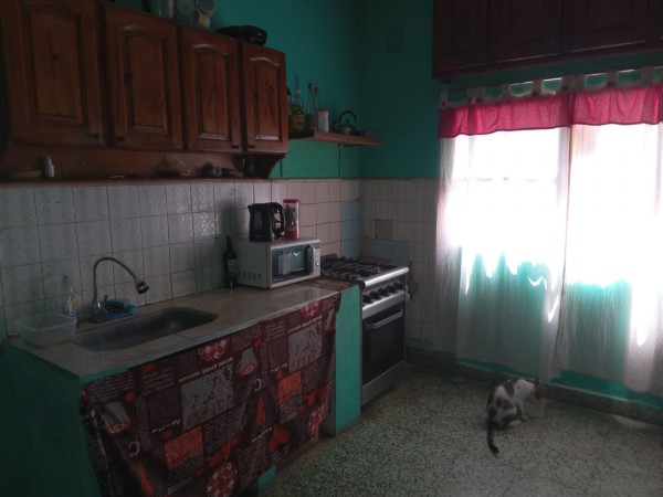 ALQUILO AMPLIA CASA DE MATERIAL CON TERRENO EN BARRIO MI BARRIO, MORENO, CALLE POSADAS 5967