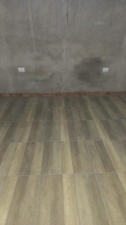 EN VENTA TRES LOCALES COMERCIALES CON DEPOSITO Y VIVIENDA (130 M2 DE LOSA) PROXIMO A ACCESO OESTE Y RUTA 25