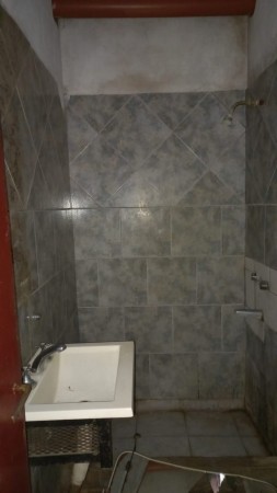 (AUT. 403) ALQUILO DEPARTAMENTO P.B. TIPO CASA CON PATIO: 2 DORMITORIO, COCINA-COMEDOR, BAÑO, GALERIA CERRADA EN BARRIO SAN JOSÉ, CALLE GUATEMALA 5255