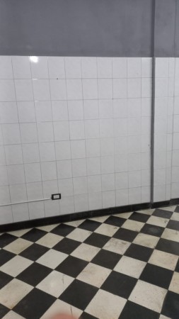 ALQUILO REGIO LOCAL COMERCIAL EN MORENO SUR FRENTE COLEGIO MARIANO MORENO, CALLE ZEBALLO 795 Y NUÑEZ