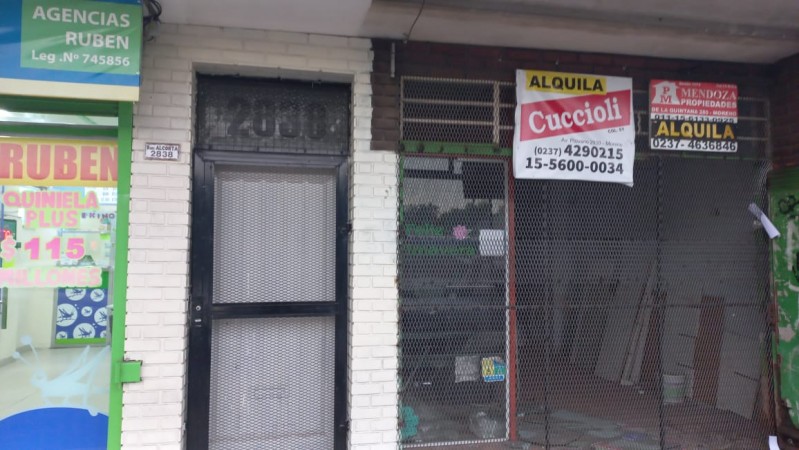 ALQUILO REGIO LOCAL COMERCIAL CON DEPOSITO FRENTE A ESTACION DE TREN EN MORENO, IDEAL TODO RUBRO. MENSUALIDADES DE $ 1000.000.- IMPERDIBLE . CONSULTE