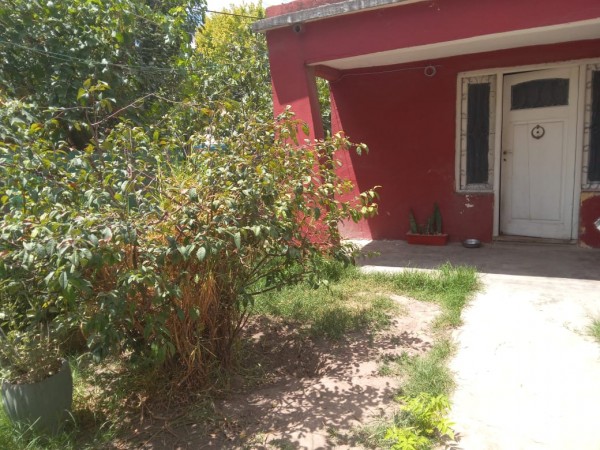 ALQUILO AMPLIA CASA DE MATERIAL CON TERRENO EN BARRIO MI BARRIO, MORENO, CALLE POSADAS 5967