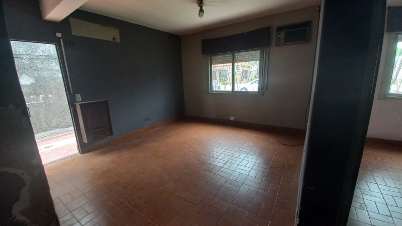  ( A L Q U I L A D O ) HERMOSA PROPIEDAD CON 2 DORMITORIOS SOBRE AVENIDA MARCOS DEL BUENO 1044 BARRIO LA PERLITA
