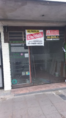 ALQUILO REGIO LOCAL COMERCIAL CON DEPOSITO FRENTE A ESTACION DE TREN EN MORENO, IDEAL TODO RUBRO. MENSUALIDADES DE $ 1000.000.- IMPERDIBLE . CONSULTE