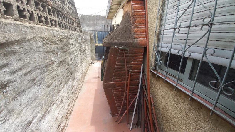  ( A L Q U I L A D O ) HERMOSA PROPIEDAD CON 2 DORMITORIOS SOBRE AVENIDA MARCOS DEL BUENO 1044 BARRIO LA PERLITA