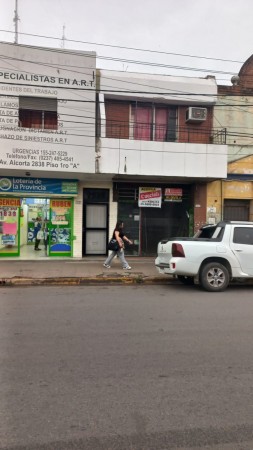 ALQUILO REGIO LOCAL COMERCIAL CON DEPOSITO FRENTE A ESTACION DE TREN EN MORENO, IDEAL TODO RUBRO. MENSUALIDADES DE $ 1000.000.- IMPERDIBLE . CONSULTE
