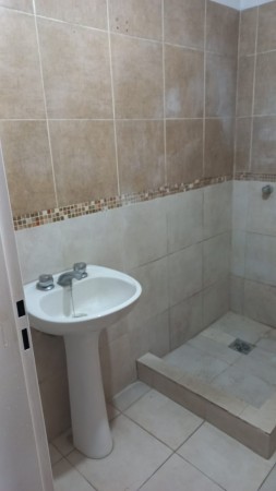 VENDO HERMOSO DEPARTAMENTO PLANTA BAJA MORENO NORTE, PROXIMO A RUTA 23.
