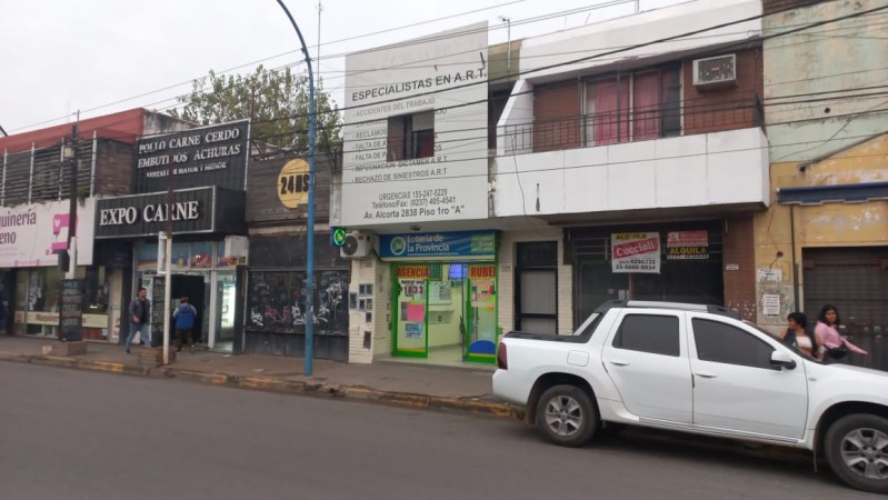 ALQUILO REGIO LOCAL COMERCIAL CON DEPOSITO FRENTE A ESTACION DE TREN EN MORENO, IDEAL TODO RUBRO. MENSUALIDADES DE $ 1000.000.- IMPERDIBLE . CONSULTE