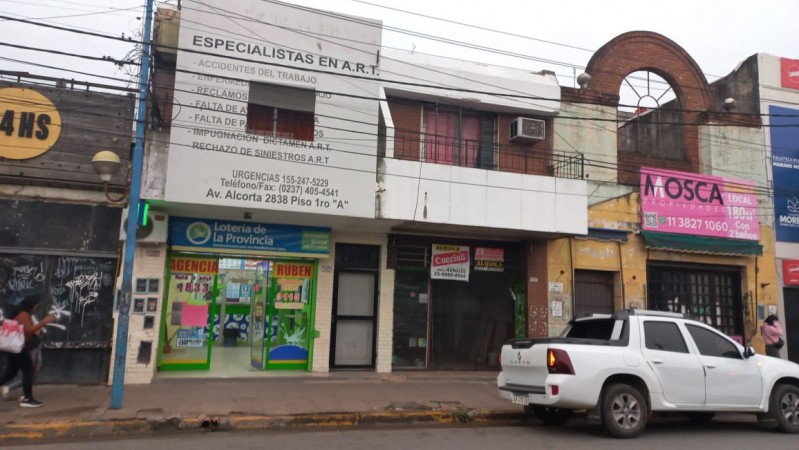 ALQUILO REGIO LOCAL COMERCIAL CON DEPOSITO FRENTE A ESTACION DE TREN EN MORENO, IDEAL TODO RUBRO. MENSUALIDADES DE $ 1000.000.- IMPERDIBLE . CONSULTE
