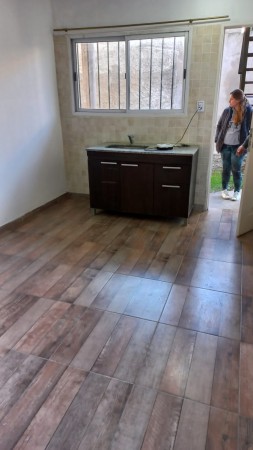 VENDO HERMOSO DEPARTAMENTO PLANTA BAJA MORENO NORTE, PROXIMO A RUTA 23.