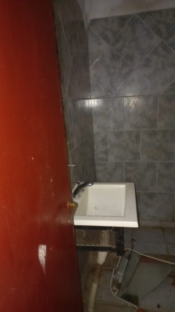 (AUT. 403) ALQUILO DEPARTAMENTO P.B. TIPO CASA CON PATIO: 2 DORMITORIO, COCINA-COMEDOR, BAÑO, GALERIA CERRADA EN BARRIO SAN JOSÉ, CALLE GUATEMALA 5255