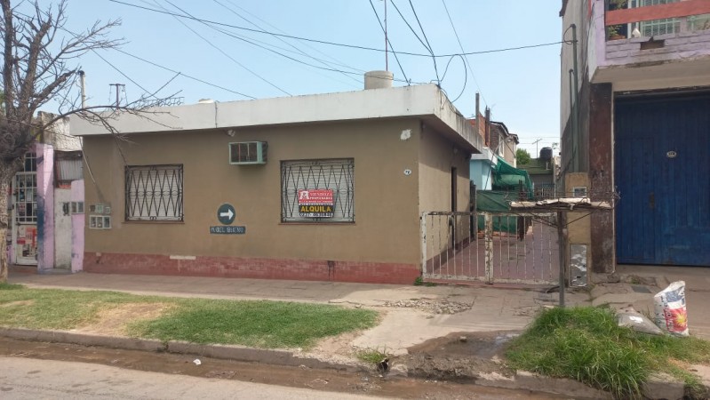  ( A L Q U I L A D O ) HERMOSA PROPIEDAD CON 2 DORMITORIOS SOBRE AVENIDA MARCOS DEL BUENO 1044 BARRIO LA PERLITA