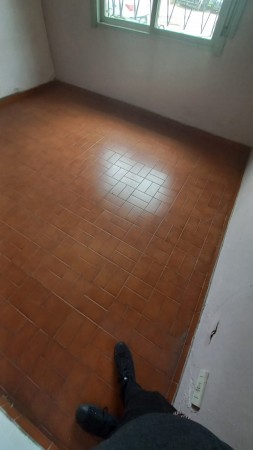  ( A L Q U I L A D O ) HERMOSA PROPIEDAD CON 2 DORMITORIOS SOBRE AVENIDA MARCOS DEL BUENO 1044 BARRIO LA PERLITA