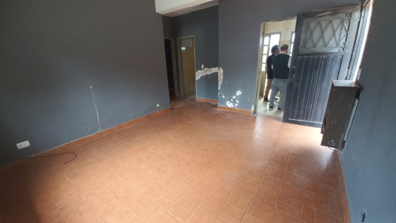  ( A L Q U I L A D O ) HERMOSA PROPIEDAD CON 2 DORMITORIOS SOBRE AVENIDA MARCOS DEL BUENO 1044 BARRIO LA PERLITA