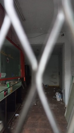 ALQUILO REGIO LOCAL COMERCIAL CON DEPOSITO FRENTE A ESTACION DE TREN EN MORENO, IDEAL TODO RUBRO. MENSUALIDADES DE $ 1000.000.- IMPERDIBLE . CONSULTE