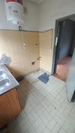  ( A L Q U I L A D O ) HERMOSA PROPIEDAD CON 2 DORMITORIOS SOBRE AVENIDA MARCOS DEL BUENO 1044 BARRIO LA PERLITA