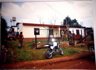 (AUT 357) JARDIN  AMERICA,  VENDO CASA DE MATERIAL (O PERMUTO POR CASA EN BUENOS AIRES)