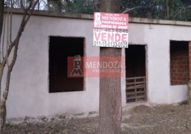 AUT (318)  EN VENTA TERRENO CON MEJORAS, FINANCIACION ANTICIPO U$D 8.000.-