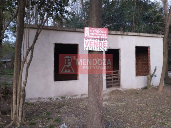 AUT (318)  EN VENTA TERRENO CON MEJORAS, FINANCIACION ANTICIPO U$D 8.000.-