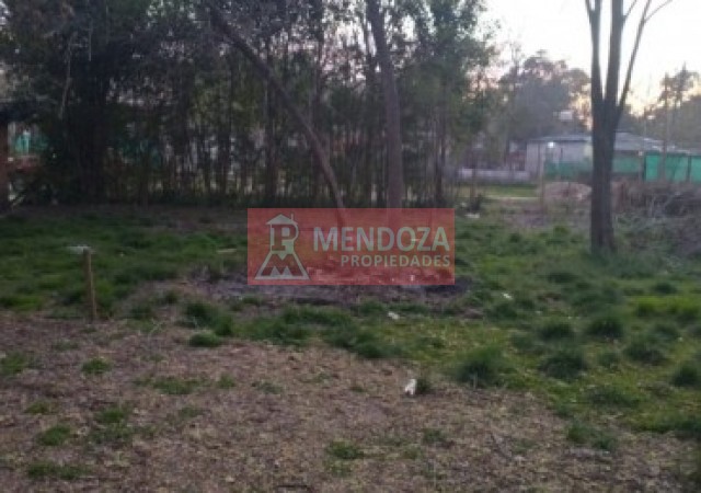 AUT (318)  EN VENTA TERRENO CON MEJORAS, FINANCIACION ANTICIPO U$D 8.000.-