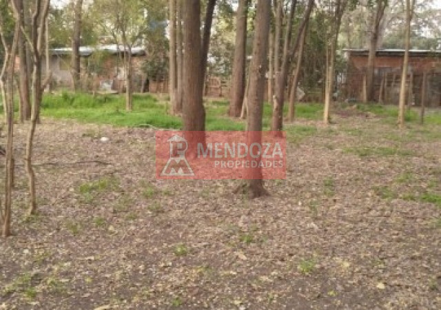 AUT (318)  EN VENTA TERRENO CON MEJORAS, FINANCIACION ANTICIPO U$D 8.000.-