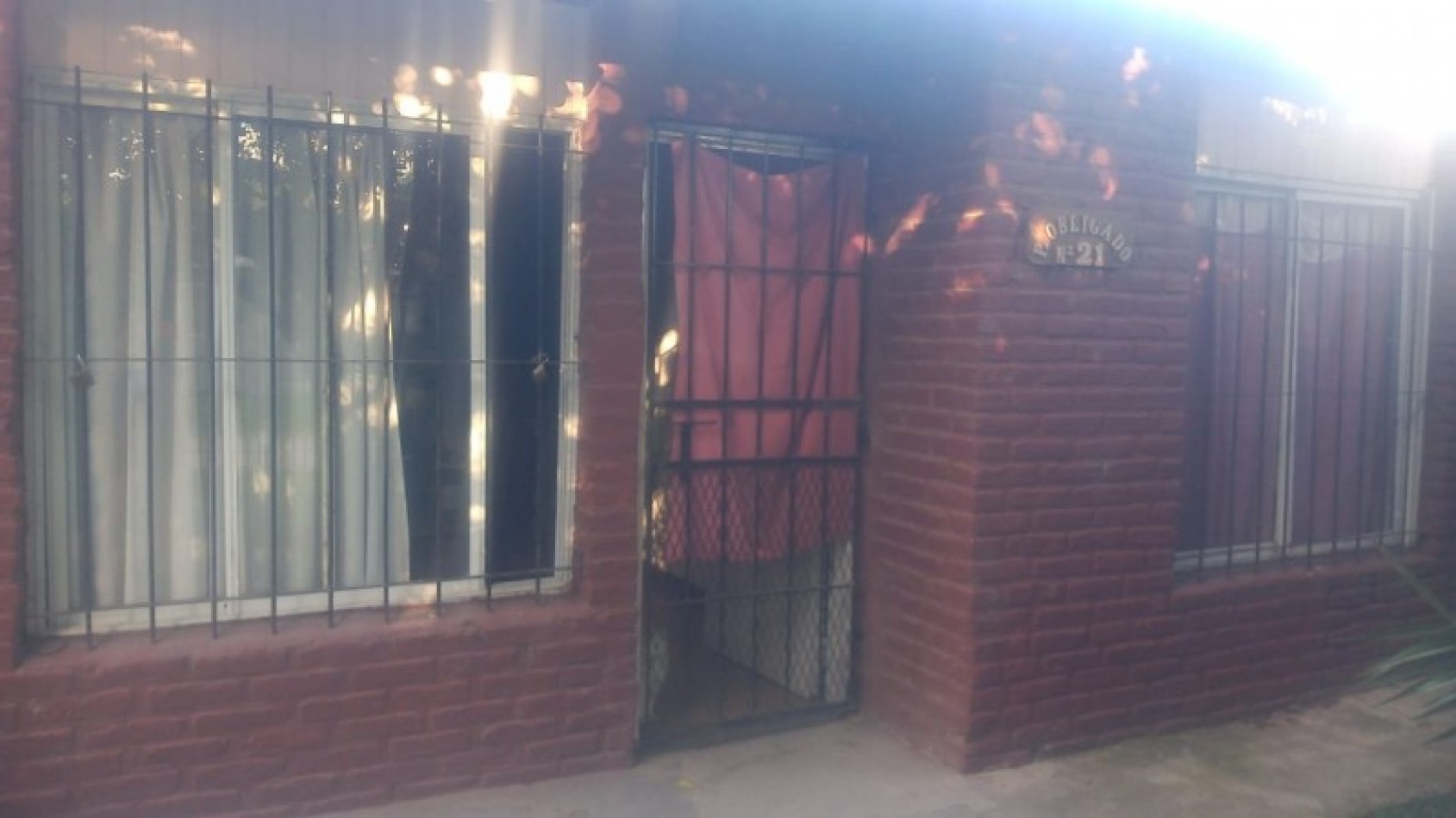 ALQUILO HERMOSA CASA CON TERRENO EN BARRIO 25 DE MAYO, MORENO