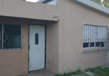 ALQUILO CASA DE MATERIAL CON 2 DORMITORIOS EN LA REJA
