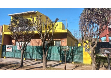 OFERTA IMPERDIBLE PARA INVERSIONISTA O FAMILIA NUMEROSA, VENDO HERMOSA CASA DE MATERIAL TOTALMENTE TERMINADO DE APROXIMADAMENTE 190 M2 CUBIERTO