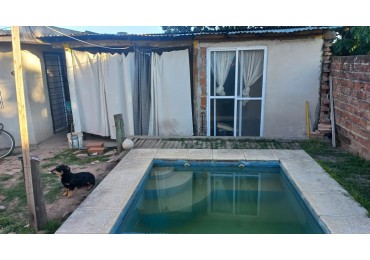 VENDO DOS HERMOSAS CASA DE MATERIAL CON LOCAL COMERCIAL Y PILETA DE NATACION EN BARRIO CIUDAD SATELITE, PARTIDO DE MORENO, CALLE: CURABROCHERO 6525