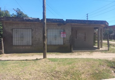 VENDO CASA DE MATERIAL EN BARRIO LA PERLITA- MORENO.  IMPERDIBLE U$D 30.000.-  CALLE LA PLATA 1502
