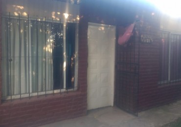 ALQUILO HERMOSA CASA CON TERRENO EN BARRIO 25 DE MAYO, MORENO